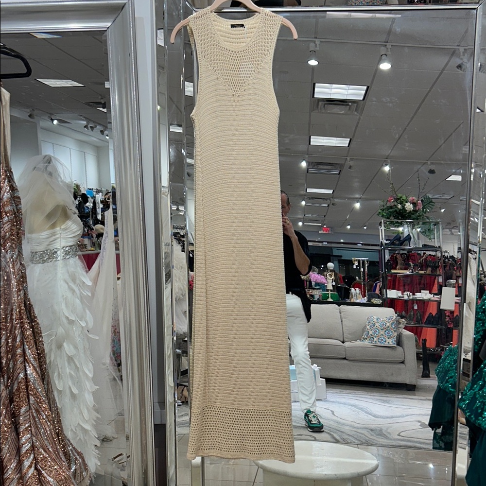 Elegant Massimo Dutti Cream Sleeveless Knit Dress
